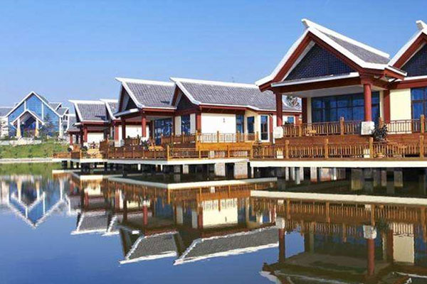 威海湯泊溫泉度假村+威海湯泊溫泉+雙人自助早餐·移步亦景、動(dòng)靜相宜，營(yíng)造一種遠(yuǎn)離塵囂，回歸自然的寧?kù)o，愜意的生活新方式
